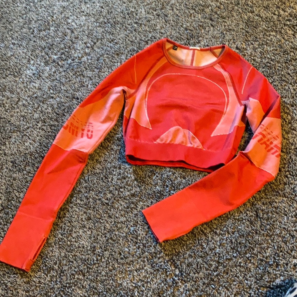 Cropped Gymshark long sleeve, open back top